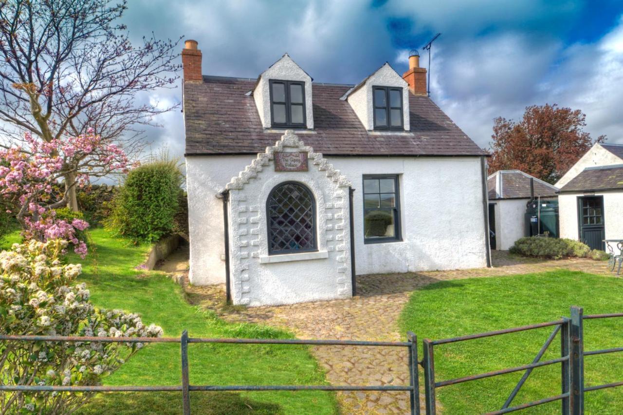 Gypsy Palace Villa Kirk Yetholm Exterior photo