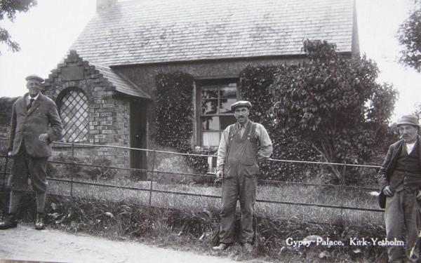 Gypsy Palace Villa Kirk Yetholm Exterior photo